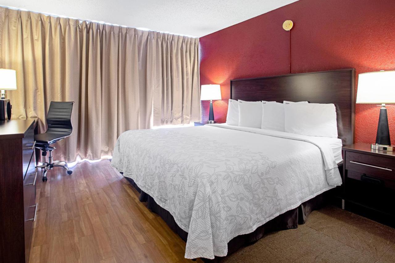 Red Roof Inn Plus+ Wichita East Kültér fotó