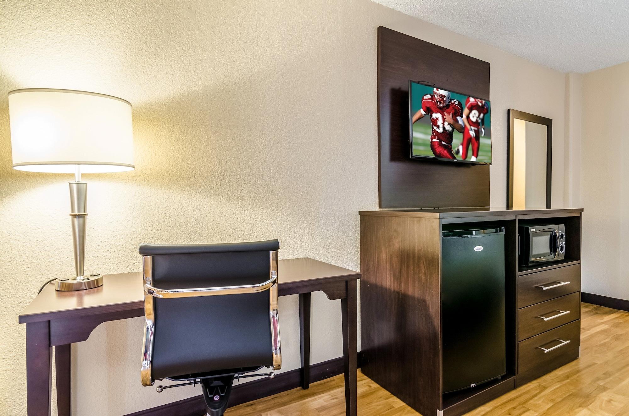 Red Roof Inn Plus+ Wichita East Kültér fotó